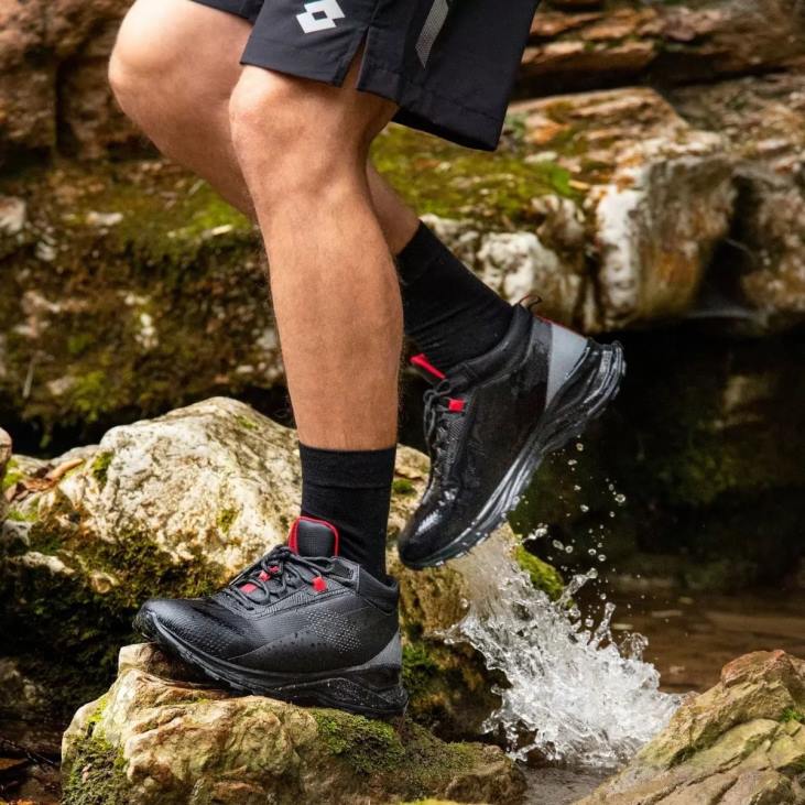 Men Lotto 204N239 All Black/Gravity Titan Moonrun 300 II Mid Hd